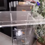 Atriles de metacrilato transparente