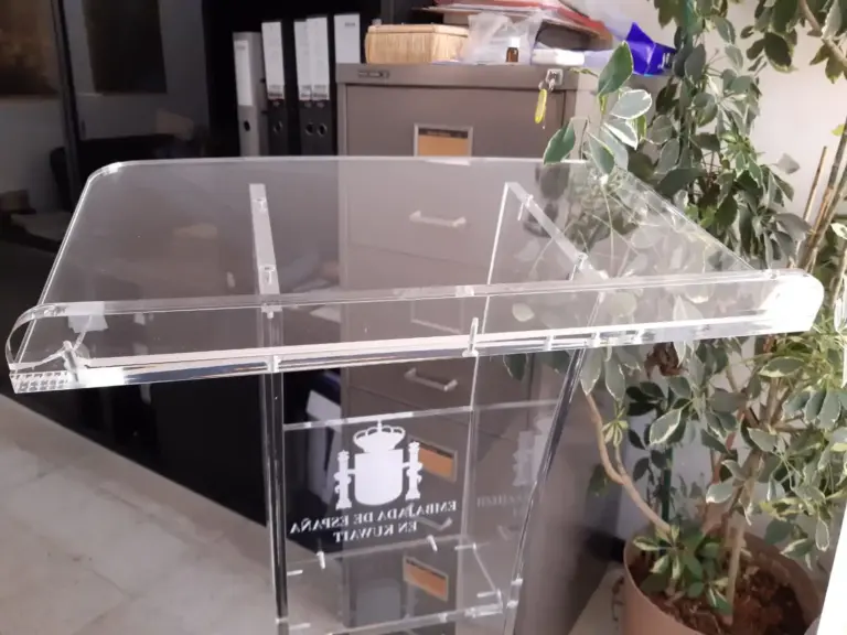 Atril de metacrilato transparente para congresos