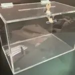 Urna de metacrilato a medida 