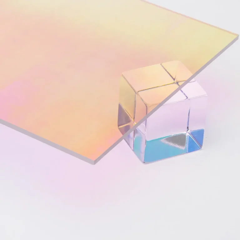 Planchas de metacrilato con efecto iridiscente tipo arcoíris