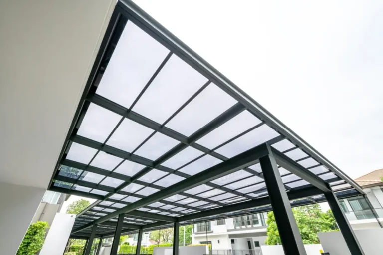 Cubierta acústica para patios urbanos