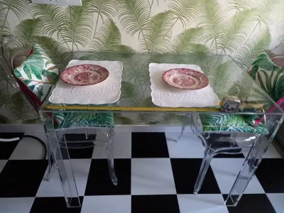 Mesas y sillas para decoración de espacios en el hogar