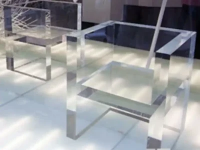 Sillones de metacrilato para decoración de espacios abiertos