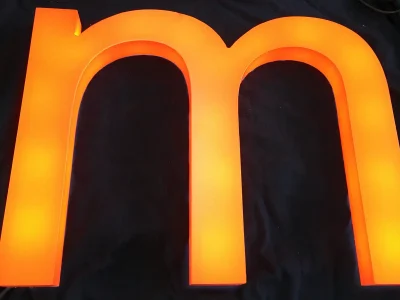 Decoración e iluminación en metacrilato para empresas y hogares