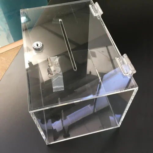 Unión en metacrilato transparente