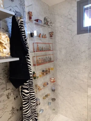 Estantería de metacrilato a medida