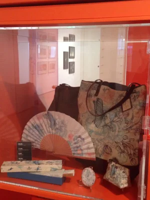 Expositores y escaparates en metacrilato con cerradura