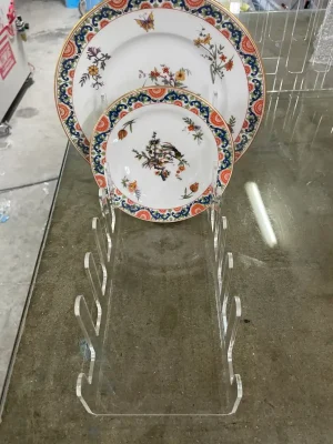 Expositores y soportes de metacrilato para vajillas