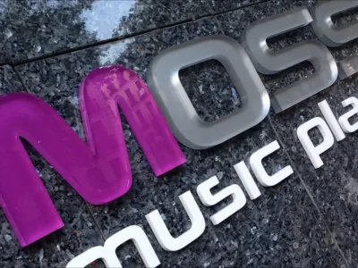 Letras corpóreas en metacrilato de varios colores