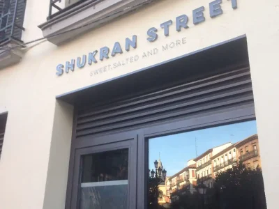 Letras corpóreas en metacrilato para cartelería personalizada