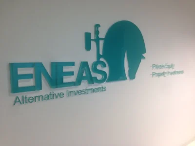 Letras y cartelería en metacrilato para empresas