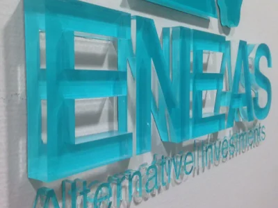 Letras corpóreas a medida en metacrilato azul turquesa