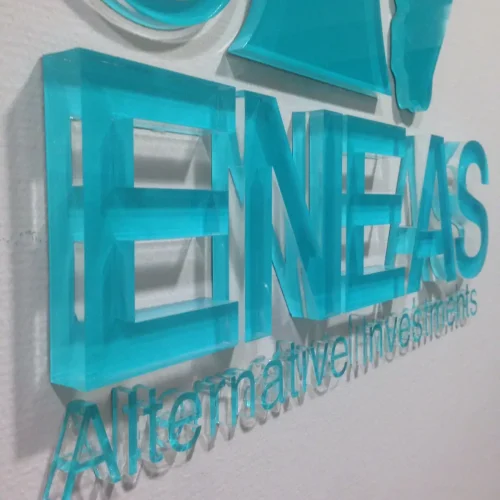 Letras corpóreas a medida en metacrilato azul turquesa