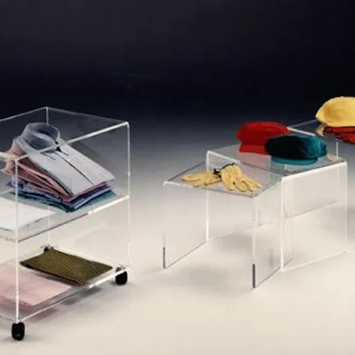 Mesas personalizadas en metacrilato para mobiliario y hogar