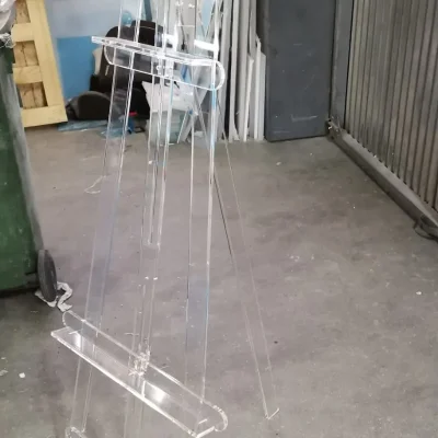 Caballetes de pintura en metacrilato transparente