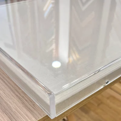 Urnas y tapas protectoras de metacrilato para expositores y ferias