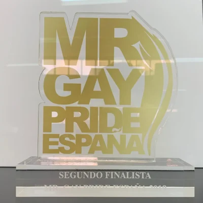 Trofeos y premios personalizados en metacrilato a medida