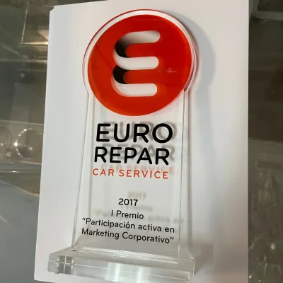 Trofeos y premios personalizados en metacrilato