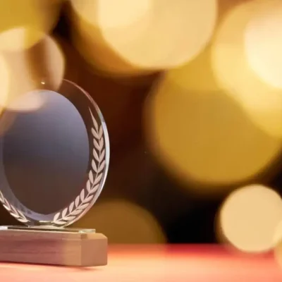 Trofeos y regalos de metacrilato para empleados