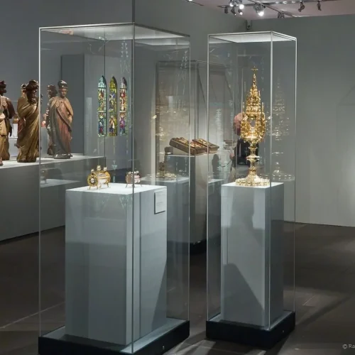 Uso del metacrilato en museos y exposiciones