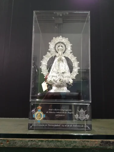 Vitrinas a medida de metacrilato para exposiciones y colecciones